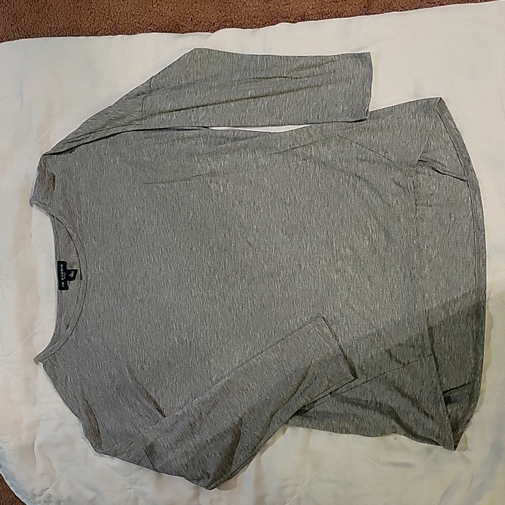 Gray 3/4 sleeve shirt